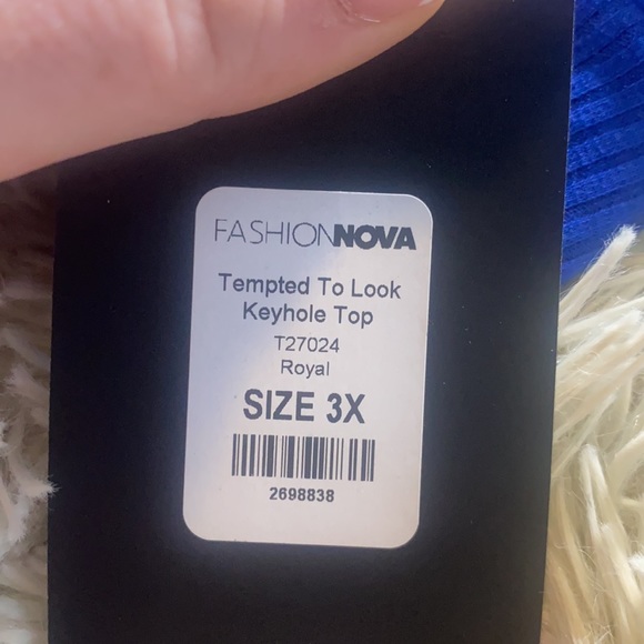 KEY HOLE CROP TOP - Picture 4 of 4